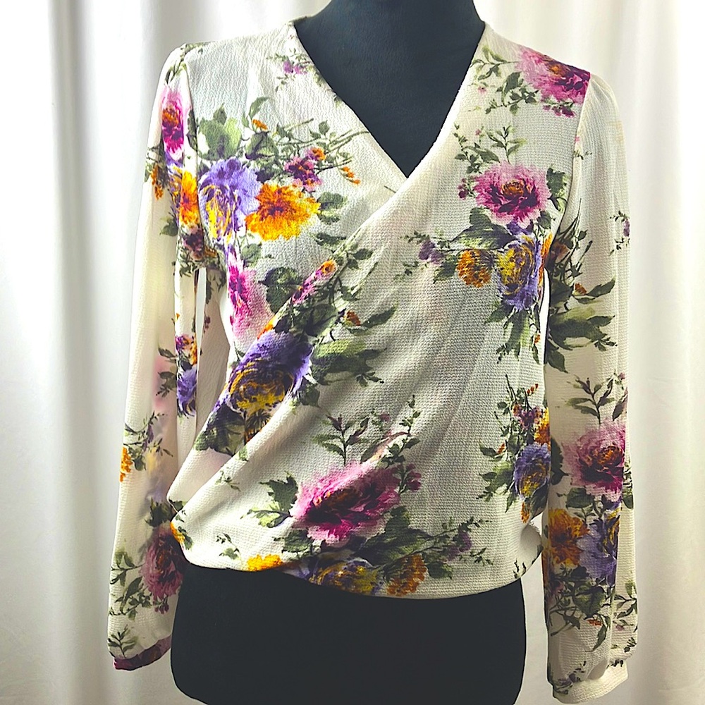 Miley + Molly floral print long sleeves blouse size small